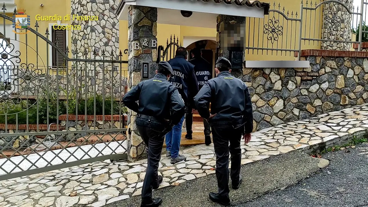 Patrimonio illecito, nel mirino un B&B di Paola di proprietà di una nota orafa | VIDEO