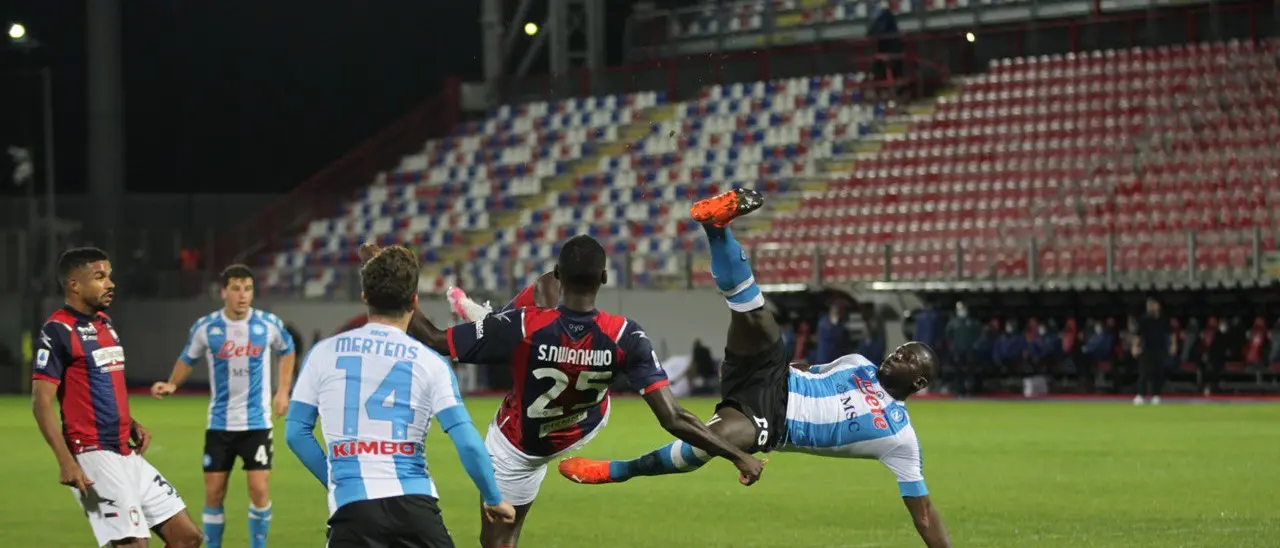 Serie A, troppo forte il Napoli per il Crotone di Stroppa: è poker