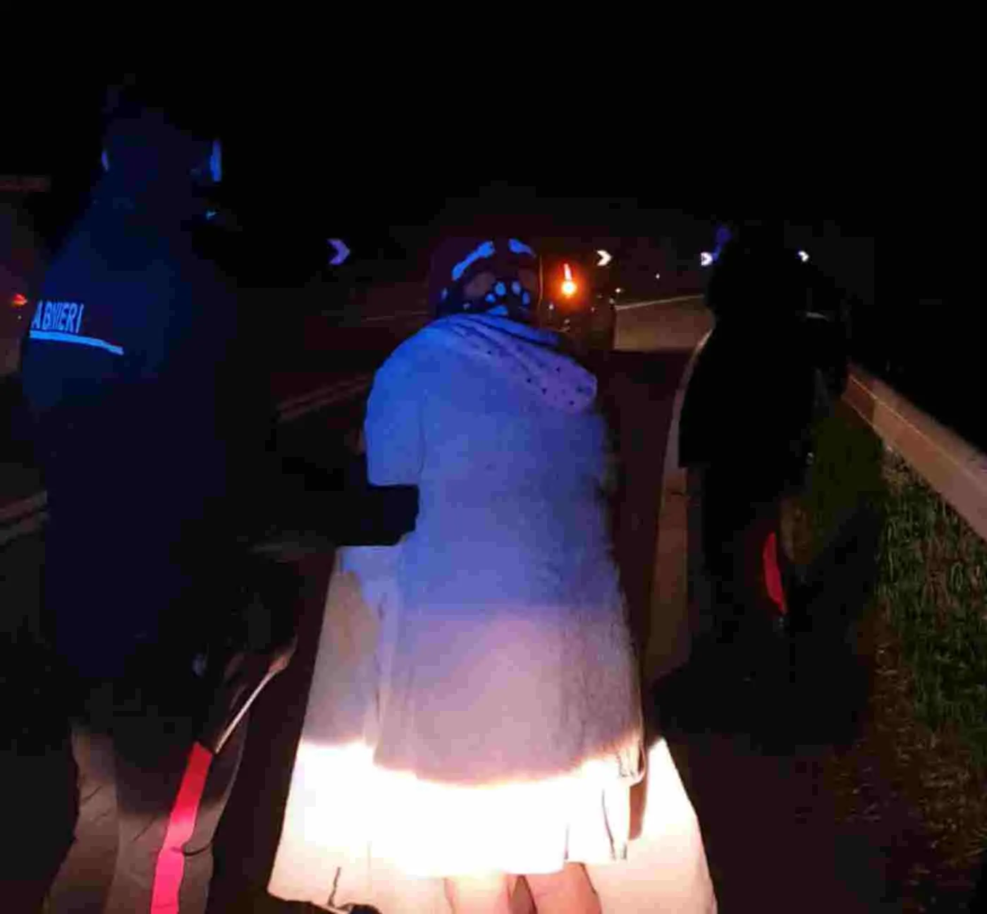 Salvata una donna sulla Statale 107 in stato confusionale: intervento dei carabinieri