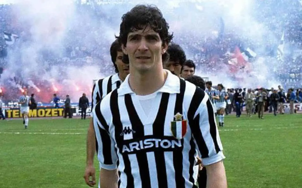 \"Il centravanti è stato assassinato verso sera\". Paolo Rossi: il calcio che non c'è più