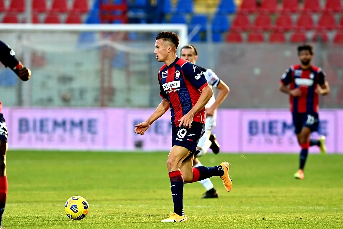 Serie A, l'Inter rimonta il Cagliari. Primo sorriso per il Crotone | LA NUOVA CLASSIFICA