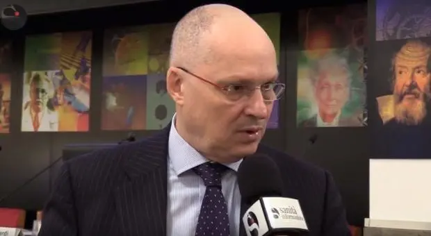 Ricciardi: «Vaccino obbligatorio per personale sanitario»