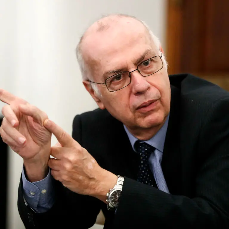 Rezza: «Troppi morti, presto per dire se scuole riapriranno»
