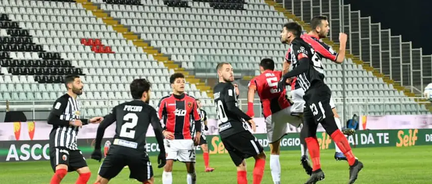 Cosenza in Serie B, si proverà a rinviare la gara di Ascoli. Per mercato e Coppa Italia...