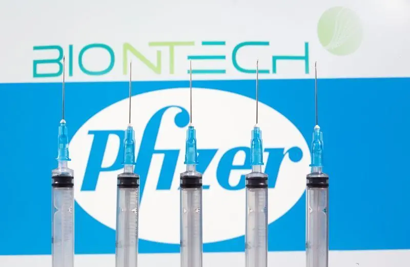 Vaccino Pfizer, BioNTech: «Probabile protezione contro variante Covid»