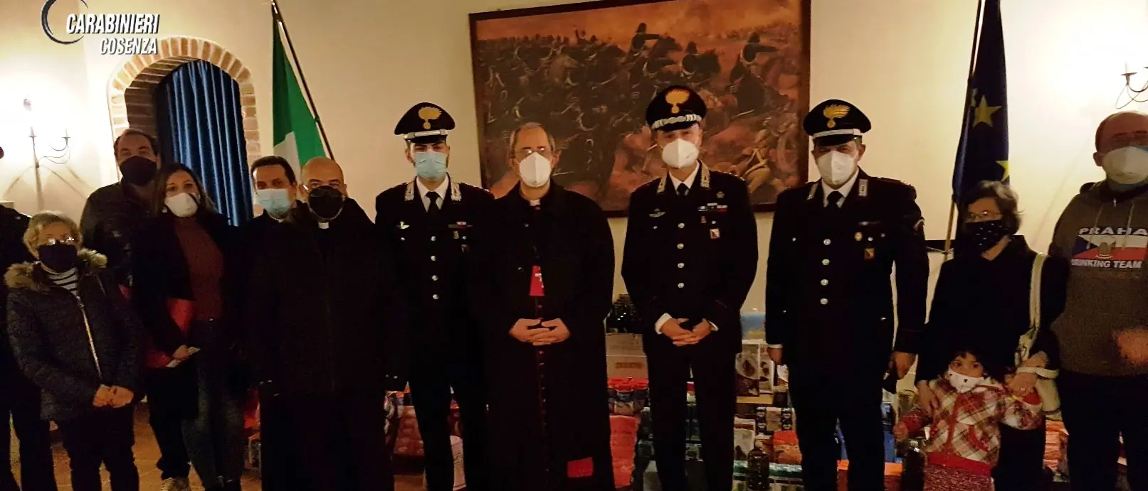 I carabinieri di Cosenza donano generi alimentari alle famiglie in crisi economica