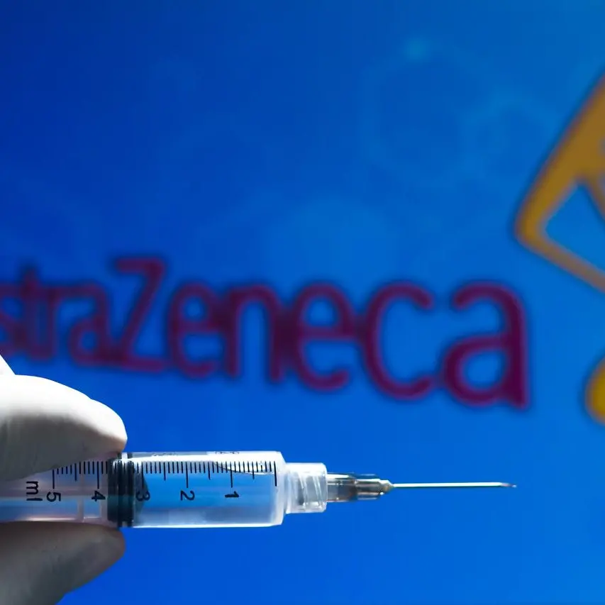 Vaccino AstraZeneca approvato in Gran Bretagna