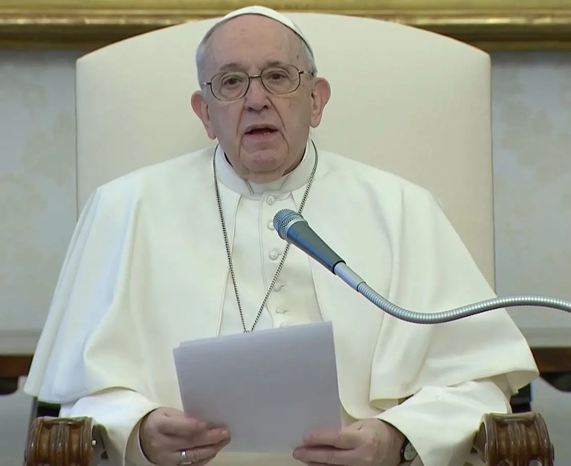 Covid, Papa Francesco: «Bisogna garantire il vaccino a tutti»