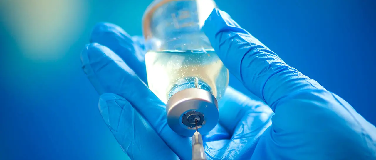 Vaccino Pfizer, dosi ed effetti del Comirnaty contenute nel bugiardino