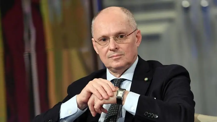 Ricciardi: «Vaccino obbligatorio per i sanitari che lo rifiutano»