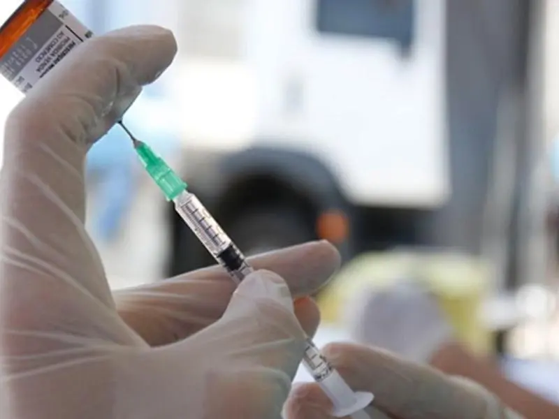 Vaccini, accordo Giunta-Longo: «Estesa la platea dei destinatari»