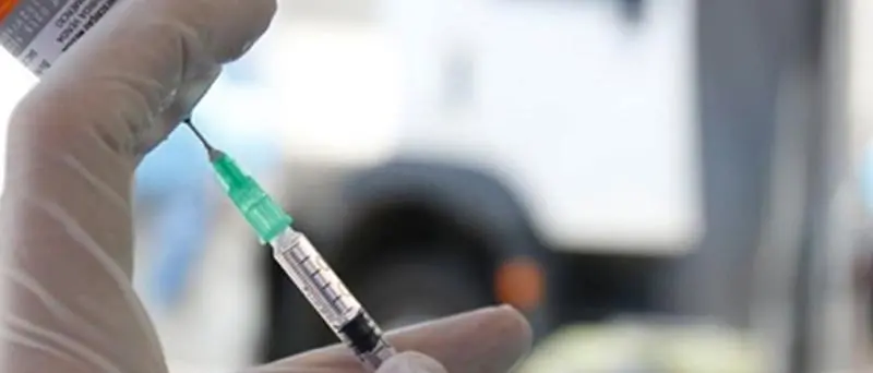 Vaccini, accordo Giunta-Longo: «Estesa la platea dei destinatari»