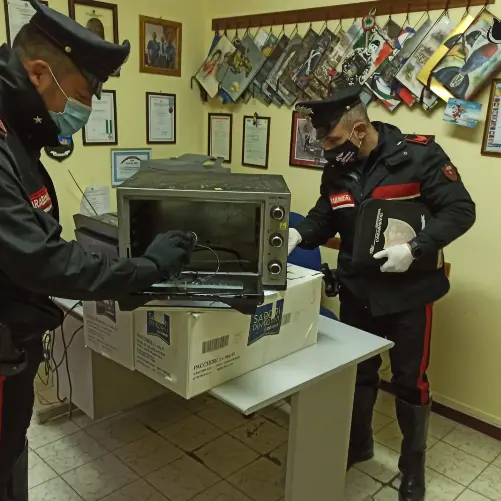 Oppone resistenza e non fornisce le sue generalità: arrestato pakistano