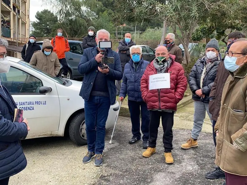 Sanità, Spirlì visita l'ex ospedale di Cariati: «Basta abbandono»