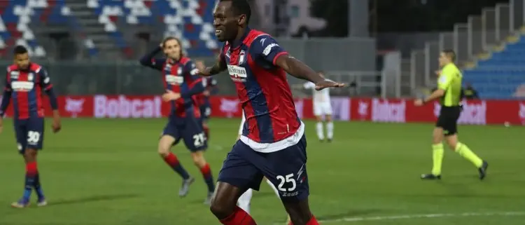 Serie A, il Crotone mette al tappeto il Benevento e spera