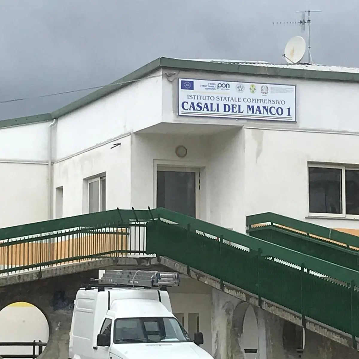 Casali del Manco, Miccoli Pd «Subito ripristino targa e intitolazione scuola a Rita Pisano»