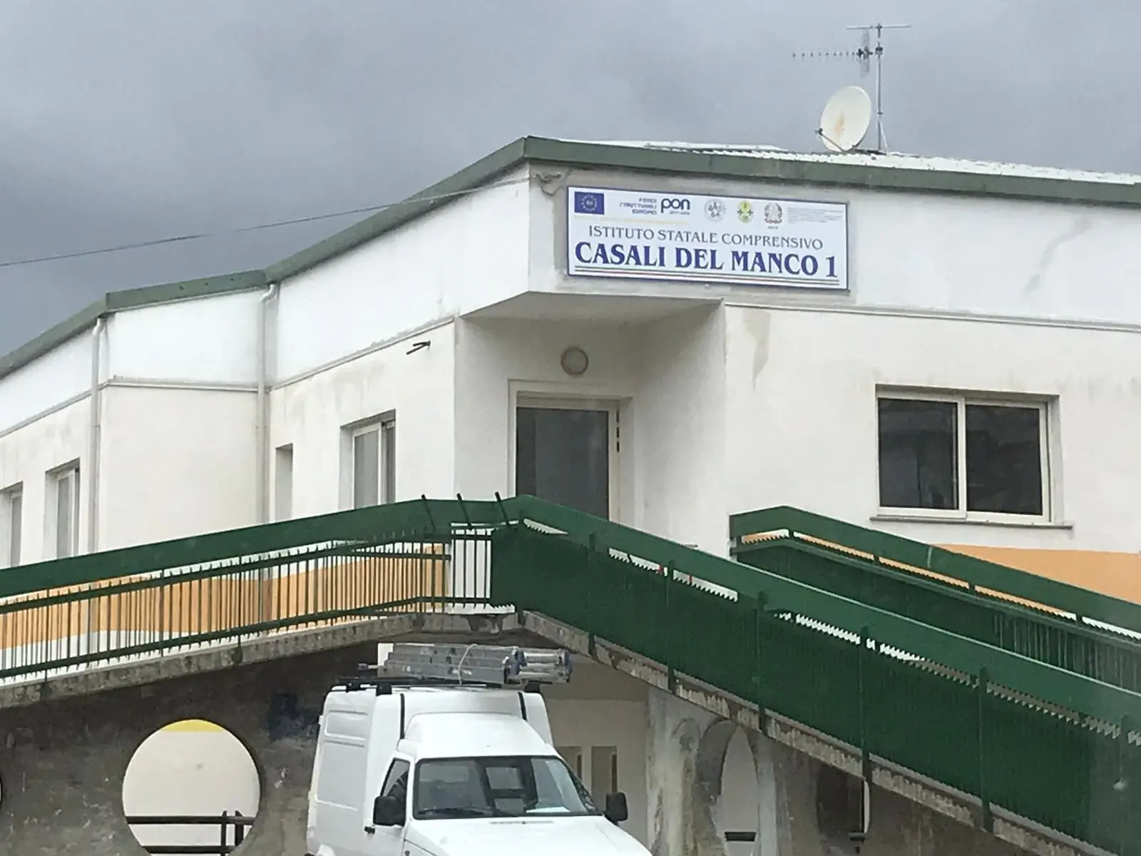A Casali del Manco tolgono il nome di Rita Pisano alla scuola. La rabbia del figlio Giuseppe Giudiceandrea