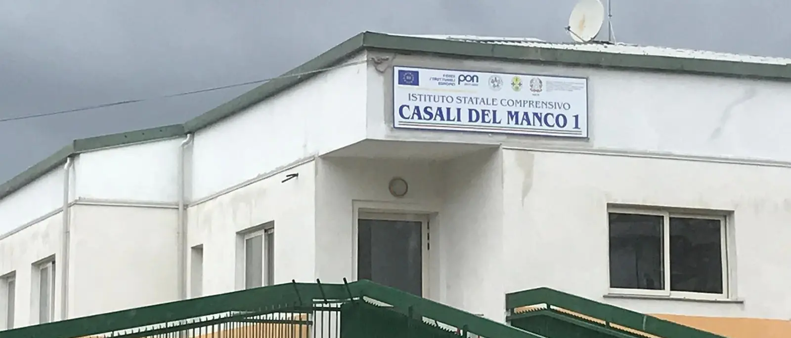 A Casali del Manco tolgono il nome di Rita Pisano alla scuola. La rabbia del figlio Giuseppe Giudiceandrea