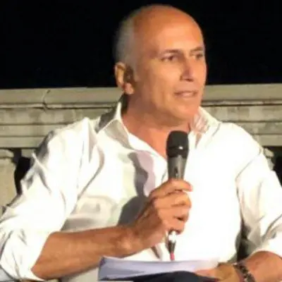 Lettera di Franz Caruso al sindaco Occhiuto: «Il degrado delle strade cittadine è un’emergenza di risolvere»