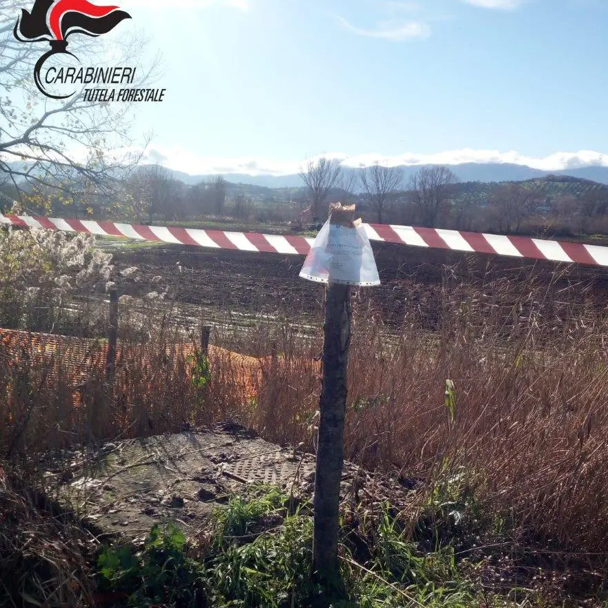 Luzzi, scarichi fognari: i carabinieri forestale denunciano anche il sindaco