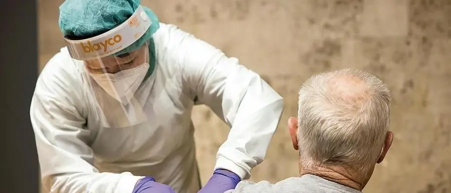 Variante sudafricana isolata a Varese. Verso il sì agli anticorpi monoclonali