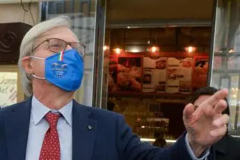 Governo Draghi, Sgarbi: \"Ho un impegno, meglio fiducia da lunedì\"