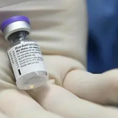 Vaccino covid, Italia può comprare altre dosi? Cosa dice l'Ue