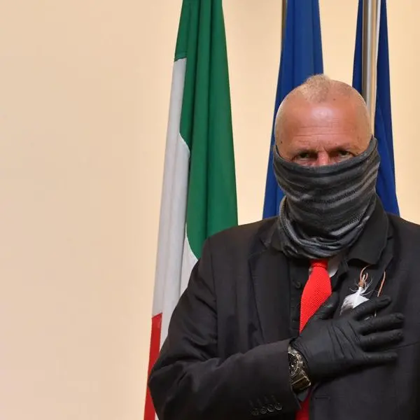 Ambiente, De Caprio: «Sospese le autorizzazioni per impianti eolici ed elettrodotti»