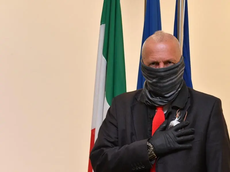 Ambiente, De Caprio: «Sospese le autorizzazioni per impianti eolici ed elettrodotti»