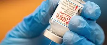 Vaccino covid Moderna, consegna dosi in ritardo