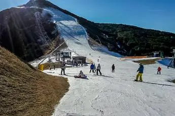 Stop sci fino a 5 marzo, la rabbia degli alberghi