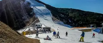 Stop sci fino a 5 marzo, la rabbia degli alberghi