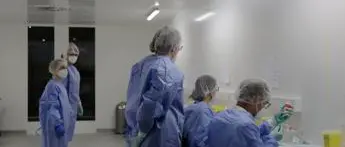 Covid Lombardia, vaccino over 80: su sito ore di coda e accesso negato