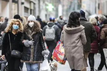 Lockdown, Pregliasco dice no: \"Si provi a rivedere parametri chiusure\"