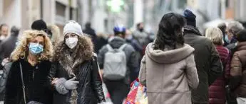 Lockdown, Pregliasco dice no: \"Si provi a rivedere parametri chiusure\"