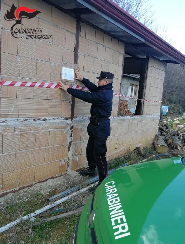 Torano Castello, abusivismo edilizio: sigilli ad un manufatto
