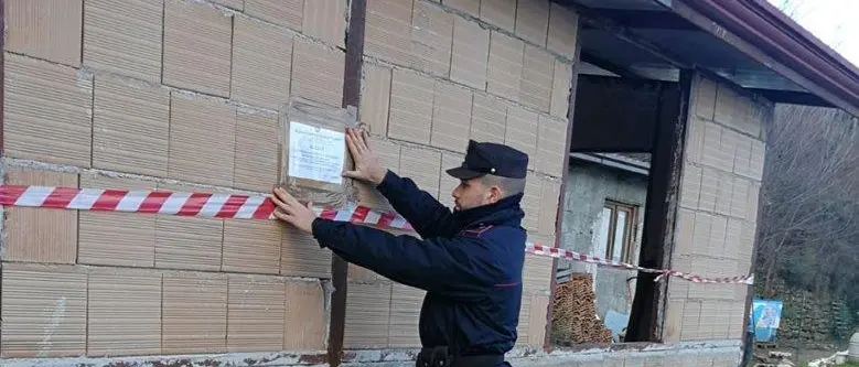 Torano Castello, abusivismo edilizio: sigilli ad un manufatto