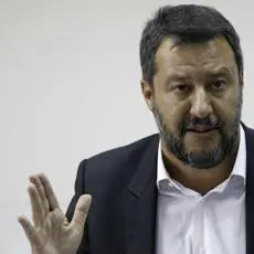 Sicurezza stradale, il ministro Salvini firma il decreto sull'alcolock\n
