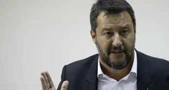 Sicurezza stradale, il ministro Salvini firma il decreto sull'alcolock\n