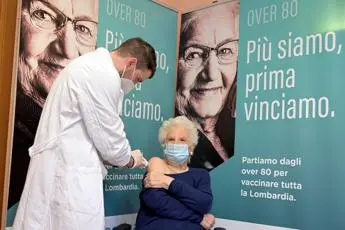 Covid, Liliana Segre si vaccina: \"Fatelo senza paura\"