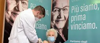 Covid, Liliana Segre si vaccina: \"Fatelo senza paura\"