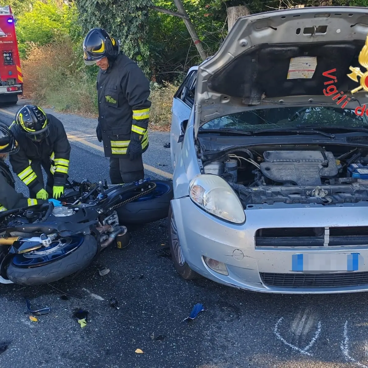 Grave incidente a Catanzaro, morto un 35enne nel violento\u00A0impatto\u00A0tra la sua moto e un’auto