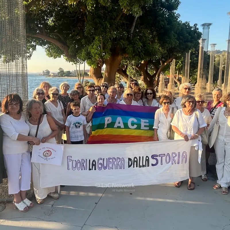 Anche a Reggio la piazza\u00A0per la pace è donna: «Via la guerra dalla storia»\n