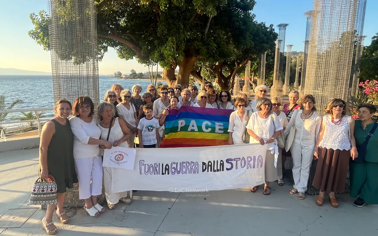 Anche a Reggio la piazza\u00A0per la pace è donna: «Via la guerra dalla storia»\n
