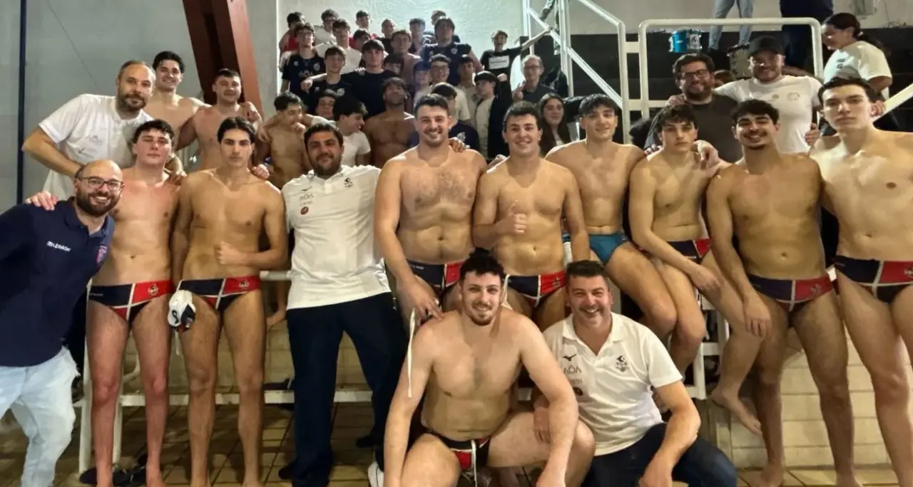 Pallanuoto, il Cosenza punta alla promozione in B: domani sera per la squadra di Manna super sfida contro Salerno\n