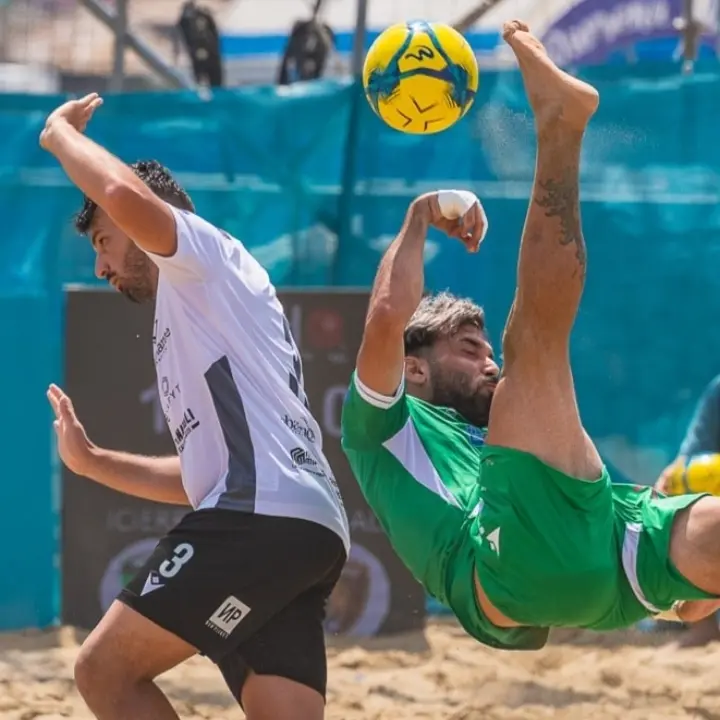 Beach Soccer, parte il campionato calabrese: quattro squadre lotteranno sulla spiaggia di Gizzeria\n