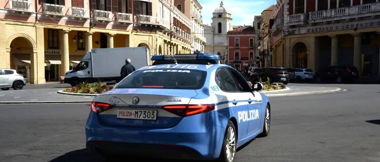 Crotone, maltratta la moglie e la minaccia di morte davanti ai poliziotti: arrestato\n