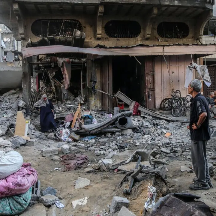 Guerra in Medio Oriente,\u00A0attacco israeliano al mercato di Gaza: 18 morti\n