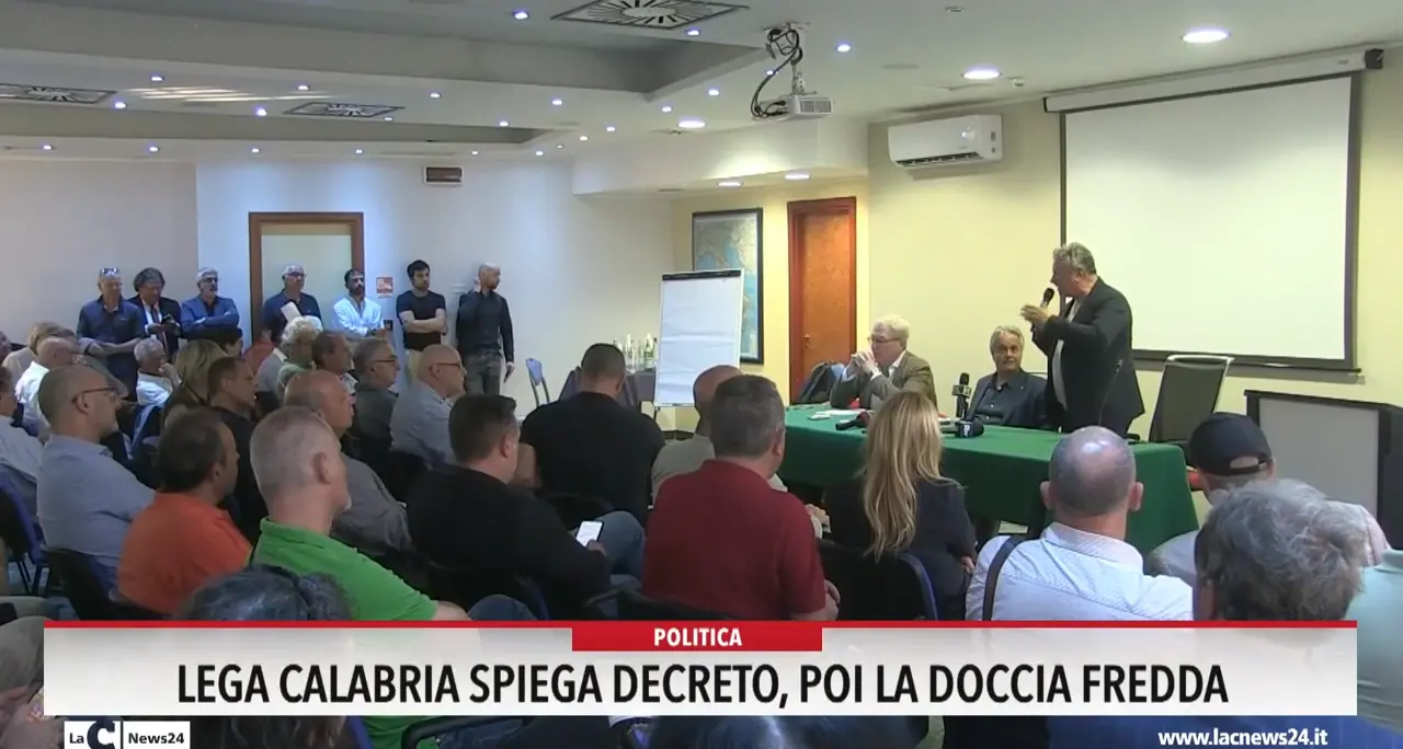 La Lega Calabria spiega il decreto sicurezza, poi la doccia fredda