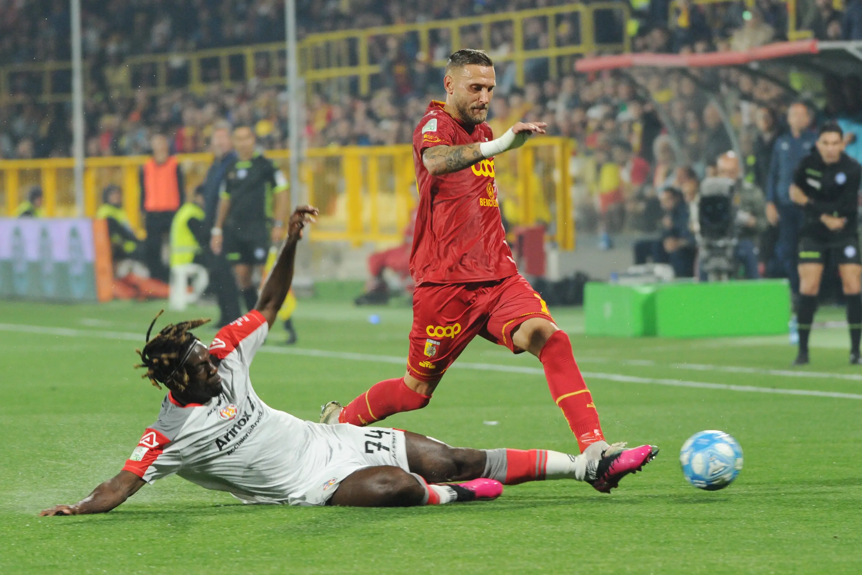 Catanzaro:\u00A0Scognamillo nel mirino del Bari, Biasci piace al Pescara di Vivarini. Il punto sul mercato giallorosso\n